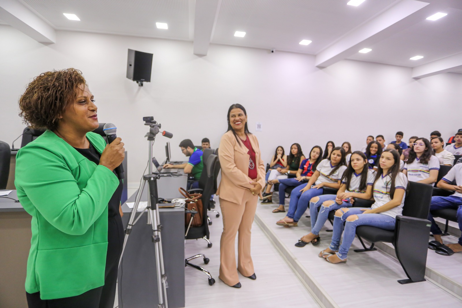 Câmara de Santa Cruz do Capibaribe realiza programa especial no Dia Internacional da Mulher