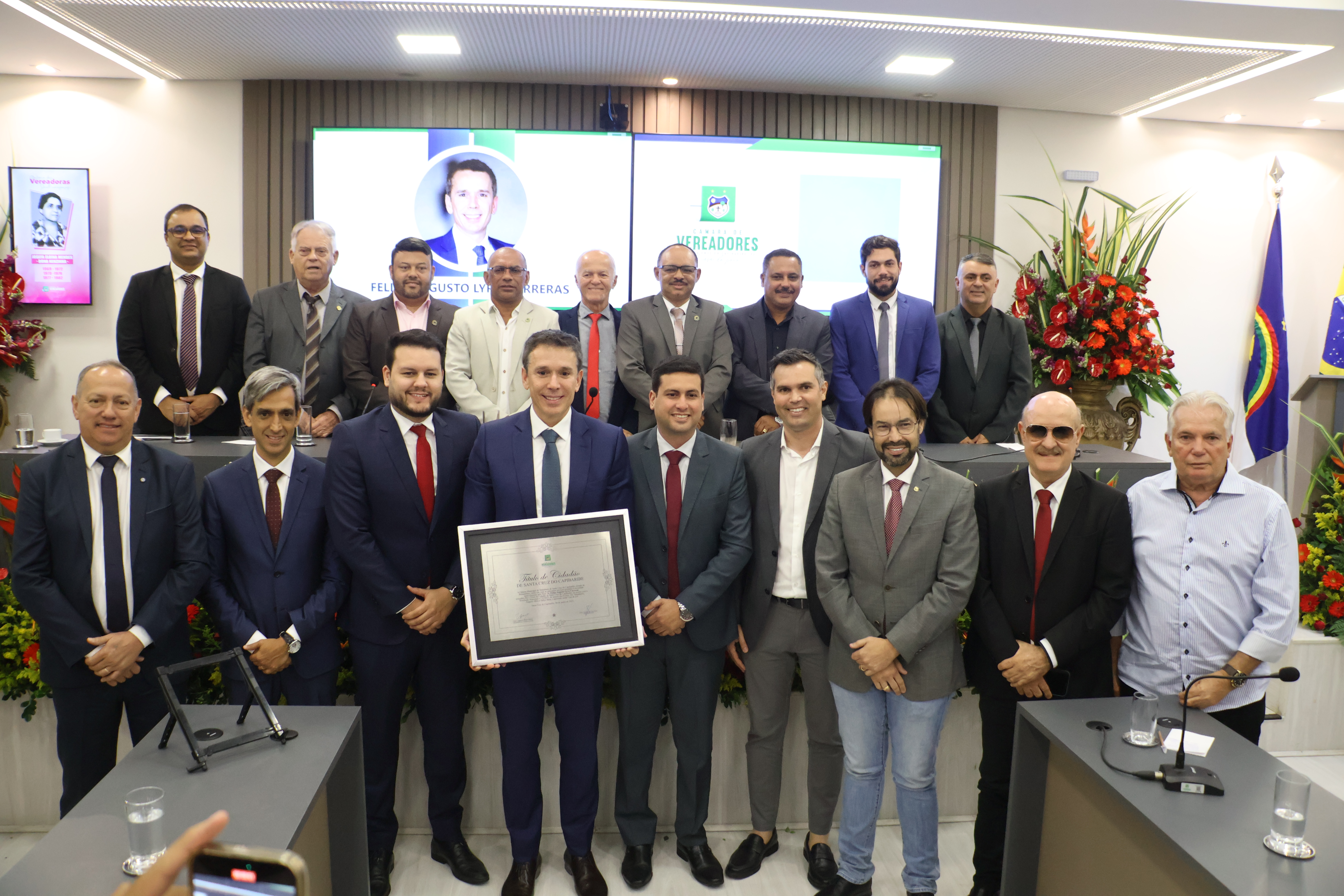 Câmara de Vereadores concede Título de Cidadão de Santa Cruz do Capibaribe ao deputado federal Felipe Carreras