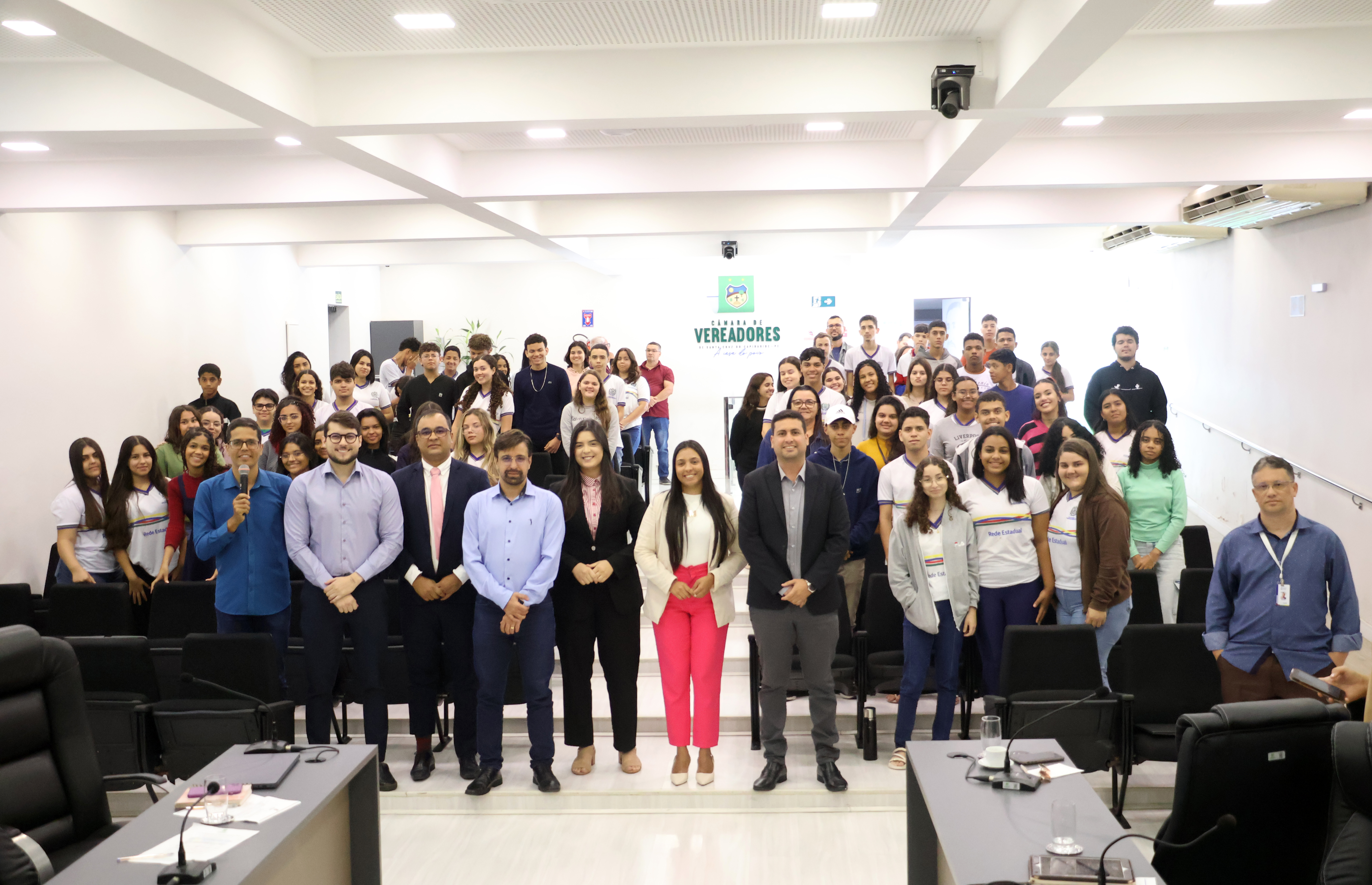 Câmara de Vereadores de Santa Cruz do Capibaribe discute impactos e consequências da Adultização Infantil