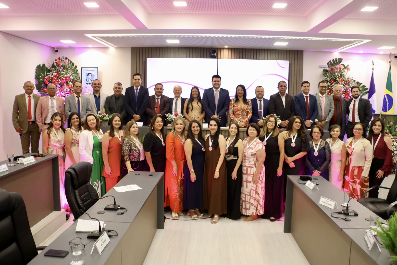 Câmara de Vereadores homenageia mulheres que contribuíram com o desenvolvimento de Santa Cruz do Capibaribe