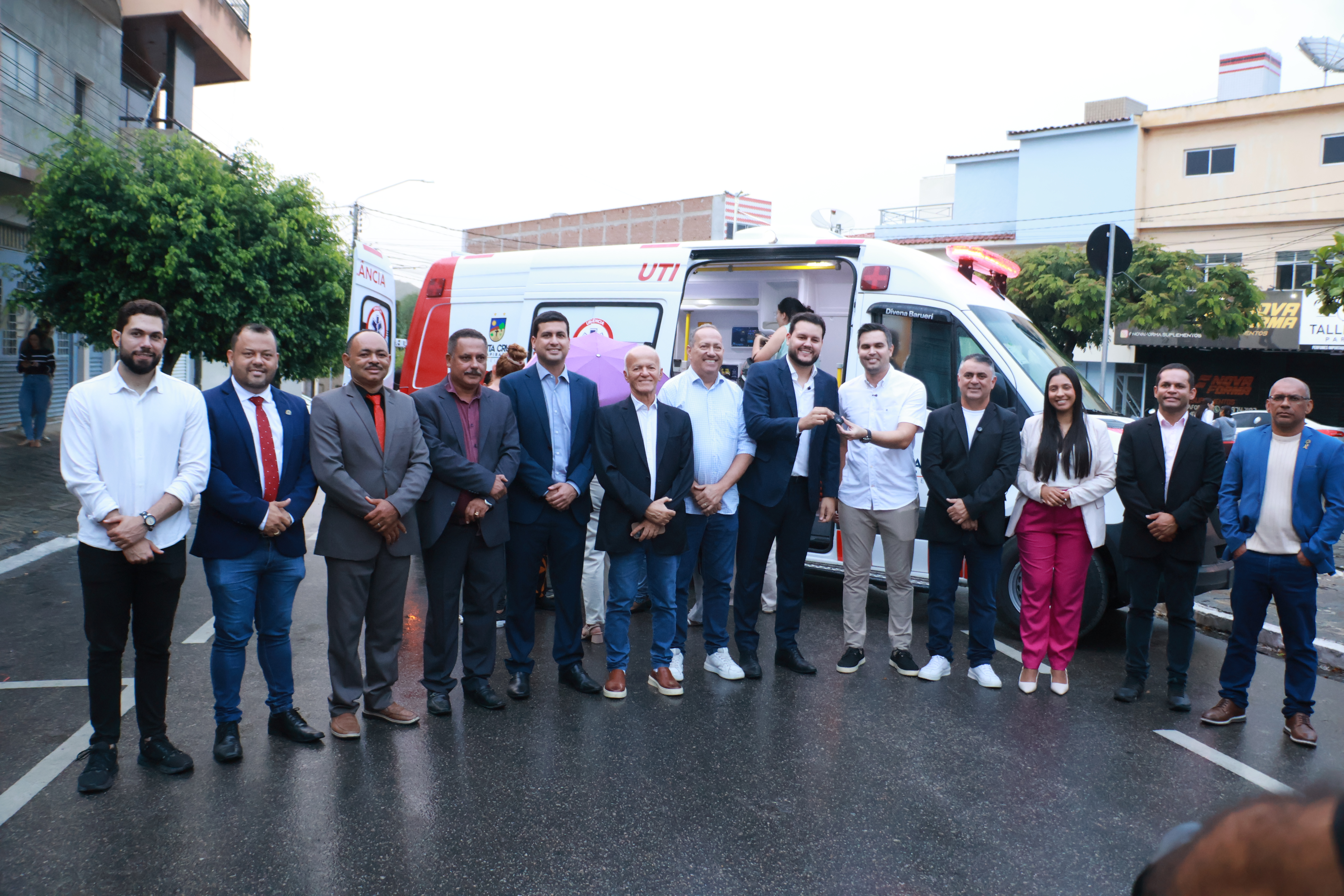Em parceria com a Prefeitura, Câmara de Vereadores de Santa Cruz do Capibaribe entrega nova UTI Móvel