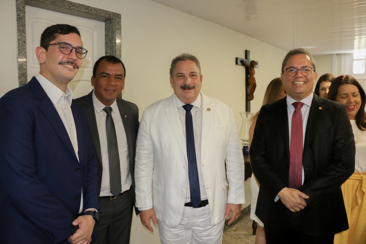 Presidente Capilé da Palestina participa de homenagem ao deputado Eriberto Medeiros na Câmara do Recife